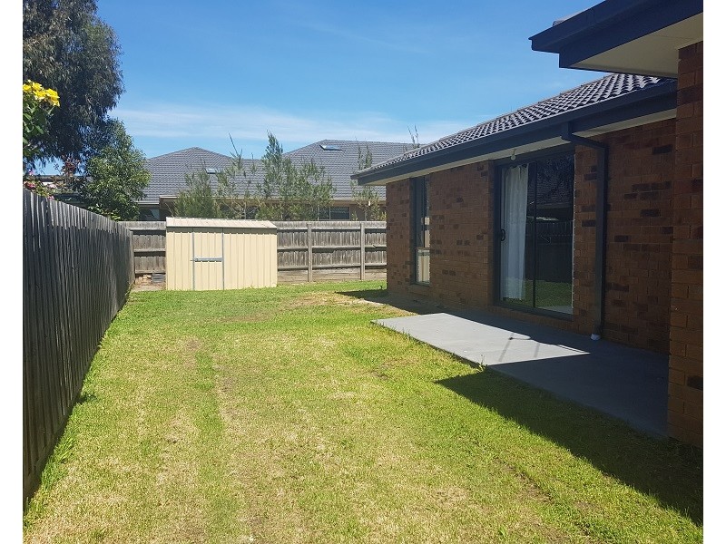 19 Lemon Thyme Way, Lynbrook VIC 3975