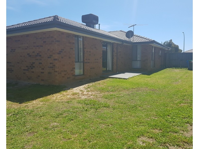 19 Lemon Thyme Way, Lynbrook VIC 3975