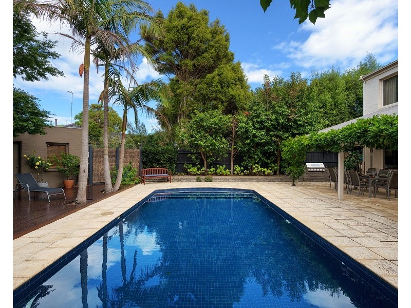 6 Bellaire Crt, Beaumaris VIC 3193