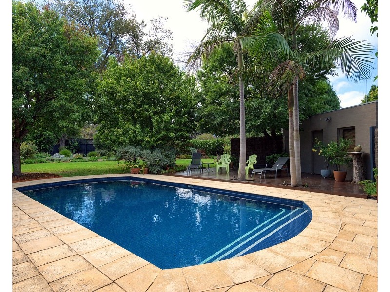 6 Bellaire Crt, Beaumaris VIC 3193