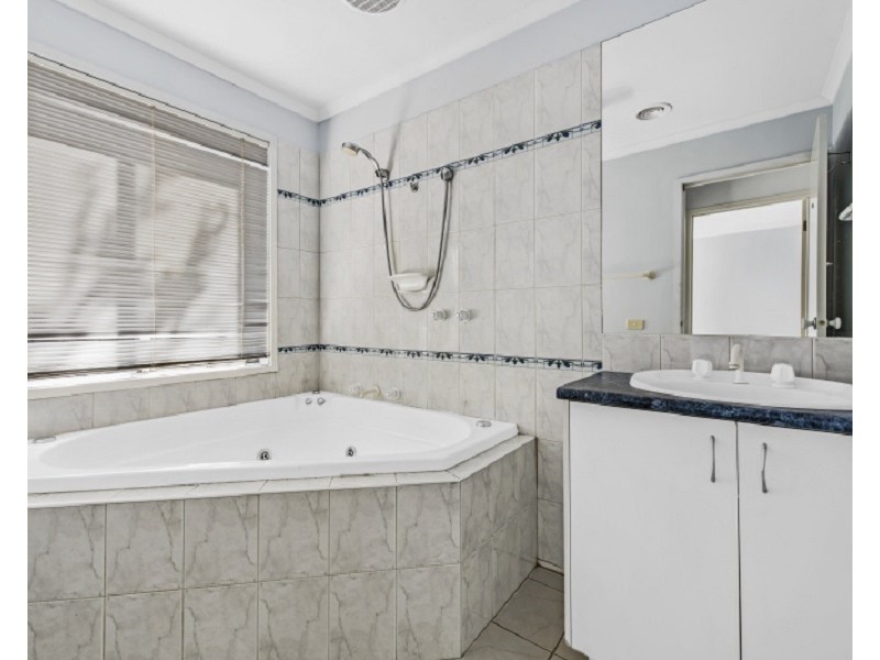 14 Overall Drive, Skye VIC 3977