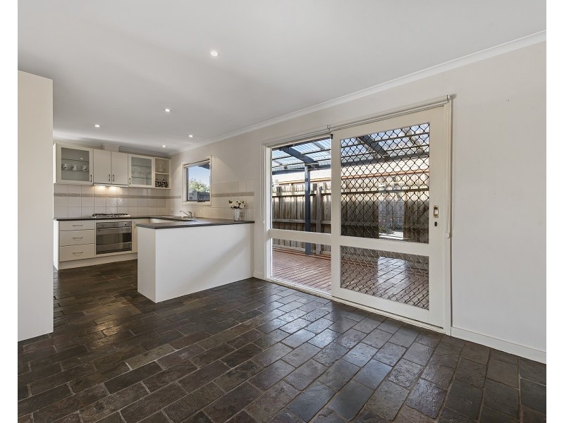 18 Erwin Drive, Seaford VIC 3198