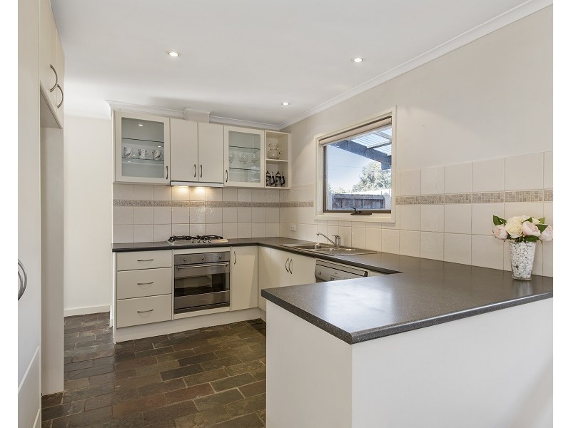 18 Erwin Drive, Seaford VIC 3198