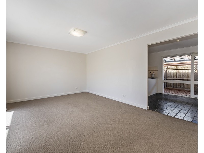 18 Erwin Drive, Seaford VIC 3198