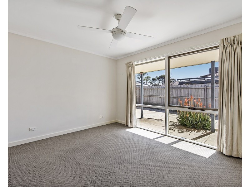 18 Erwin Drive, Seaford VIC 3198