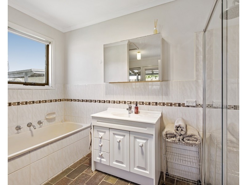 18 Erwin Drive, Seaford VIC 3198