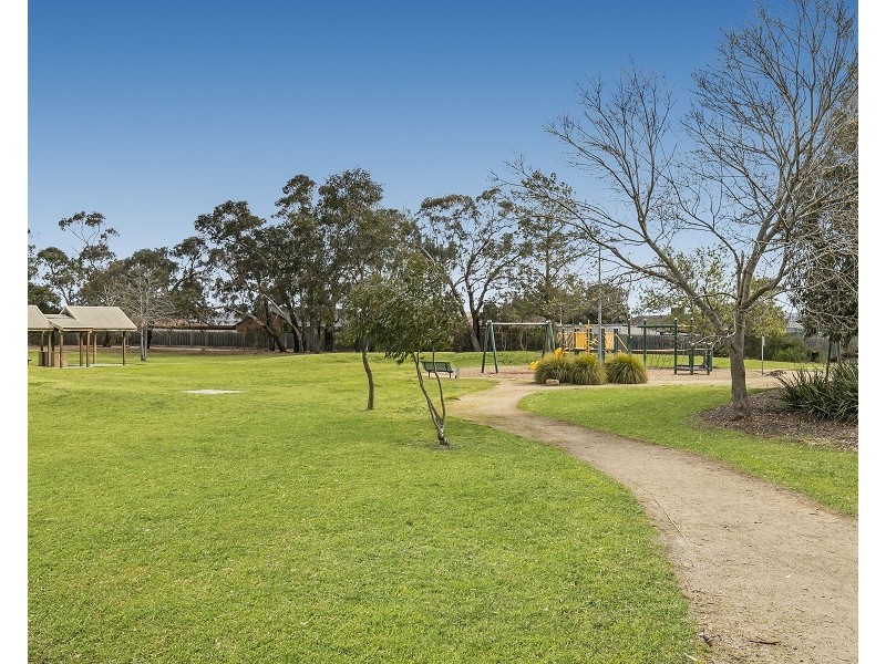 2/79 Greenwood Drive, Carrum Downs VIC 3201