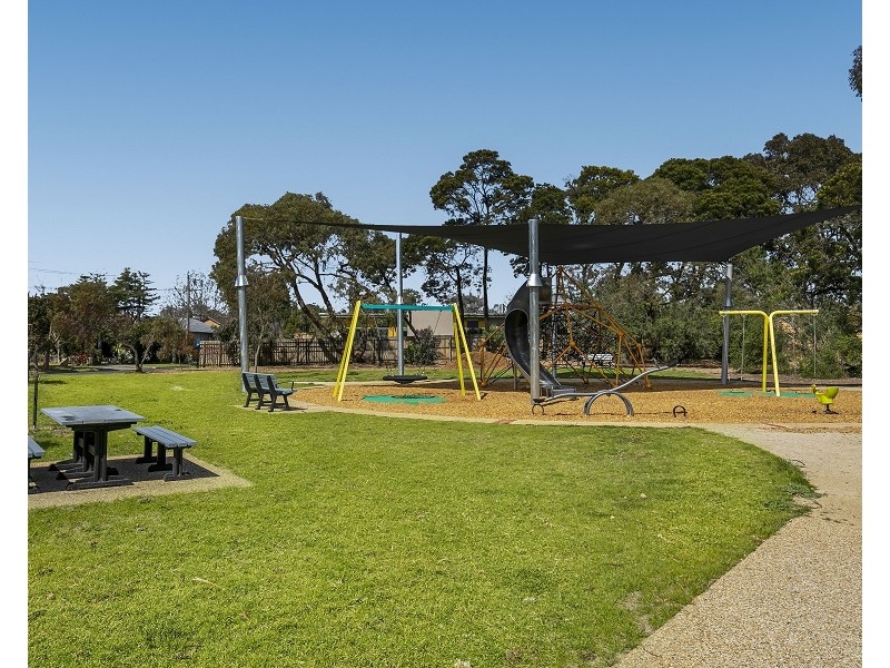 17 Alpina Street, Frankston North VIC 3200