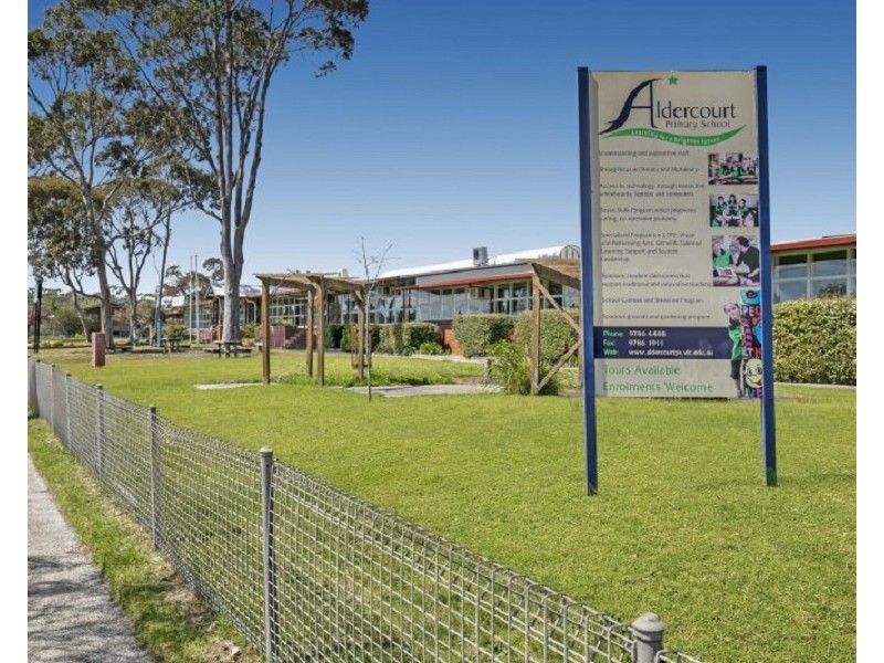 96 Tamarisk Drive, Frankston North VIC 3200