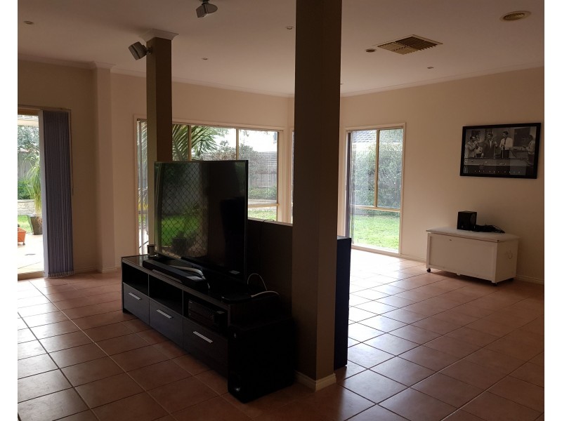 8 The Sands, Aspendale Gardens VIC 3195