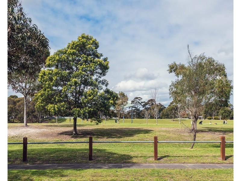 12 Lehmann Crescent, Frankston North VIC 3200