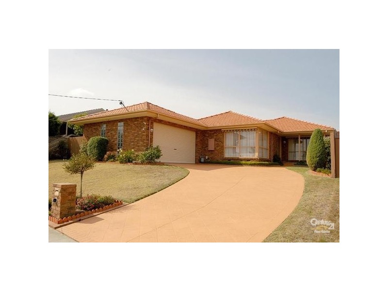 33 Kingston Drive, Dingley Village VIC 3172