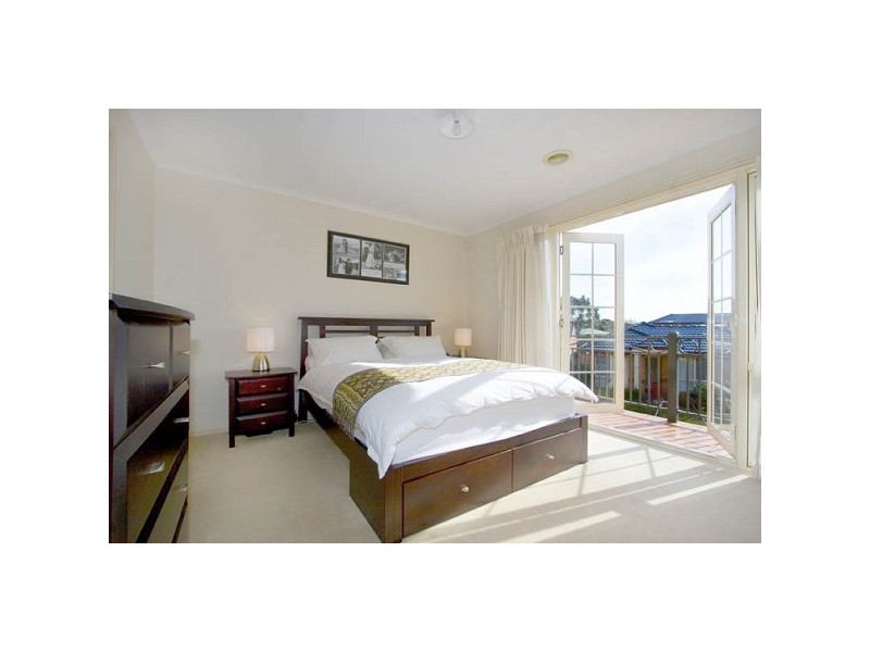 13 Kingsland Close, Dingley Village VIC 3172