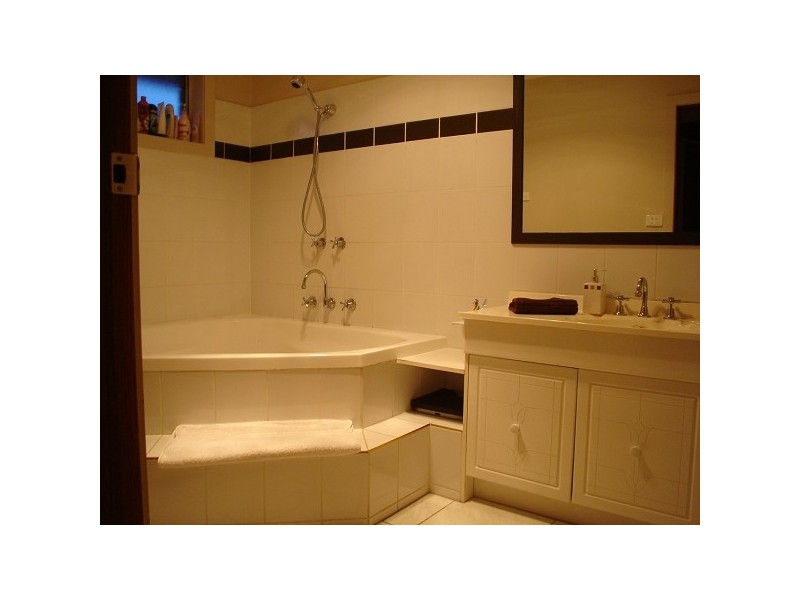 63 Jacks Avenue, Dingley Village VIC 3172