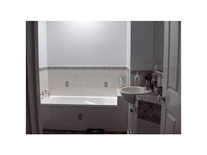 16 Shoal Court, Dingley Village VIC 3172