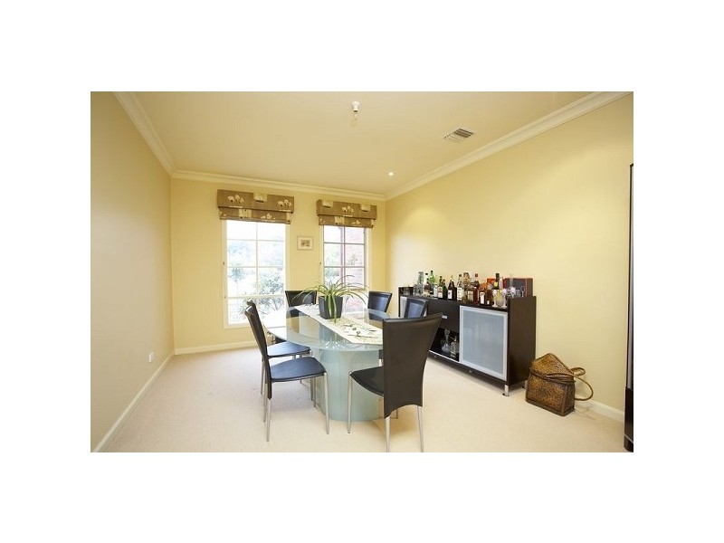 7 Donna Close, Dingley Village VIC 3172