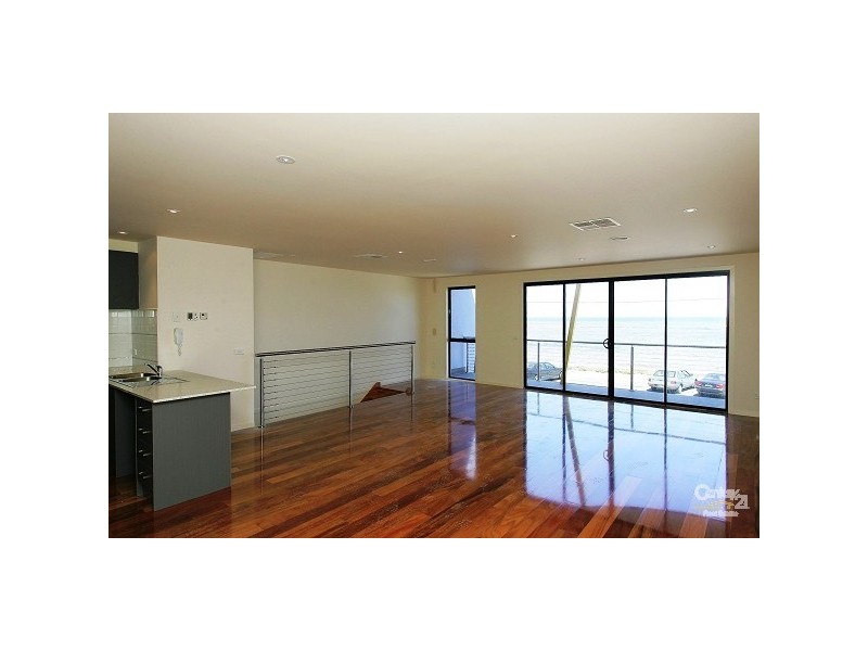 2/369 Esplanade, Altona VIC 3018