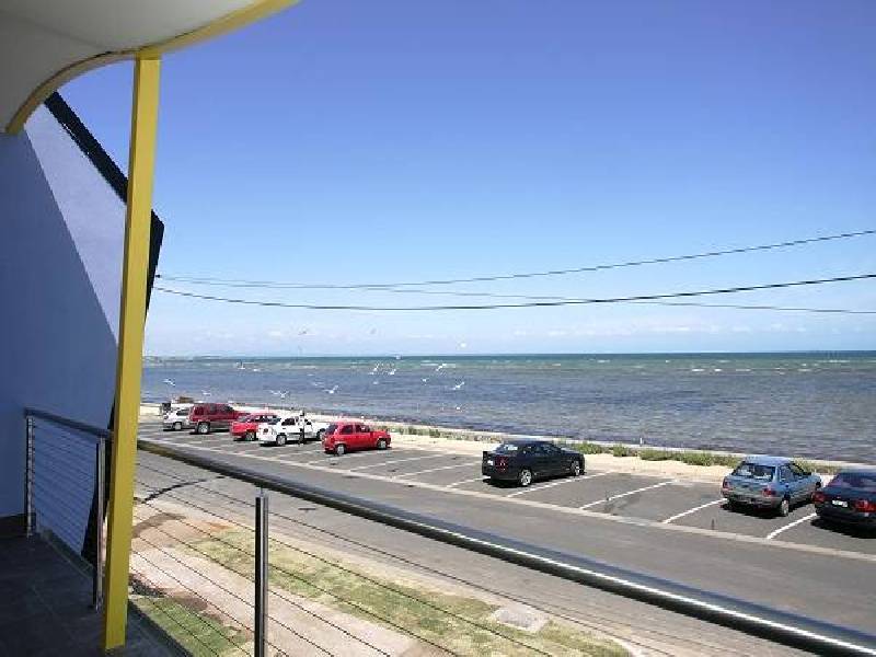 8/369 Esplanade, Altona VIC 3018