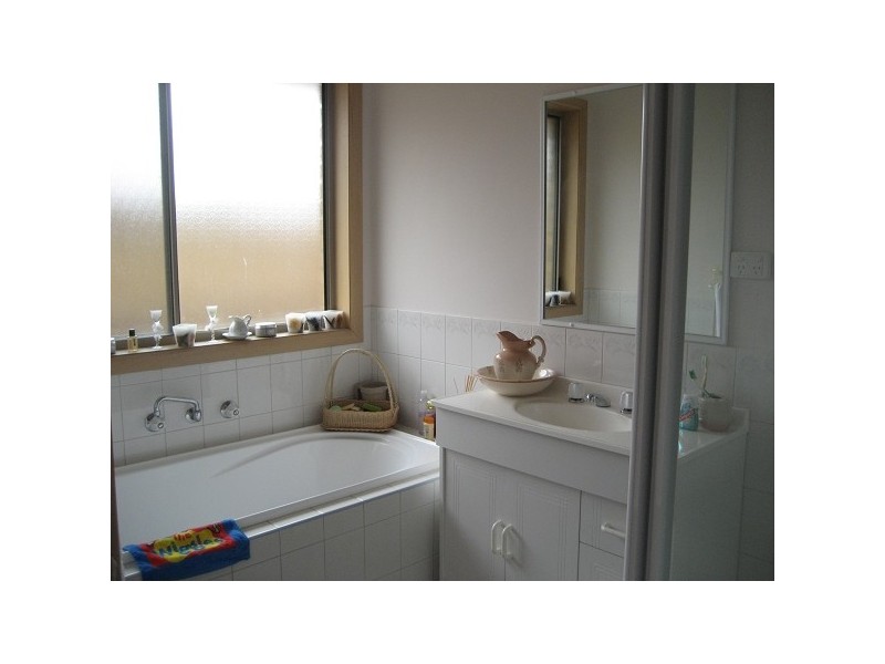 8 Shields Court, Altona Meadows VIC 3028