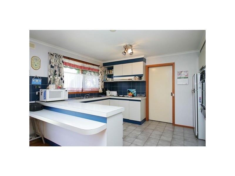 39 Roach Drive, Altona Meadows VIC 3028