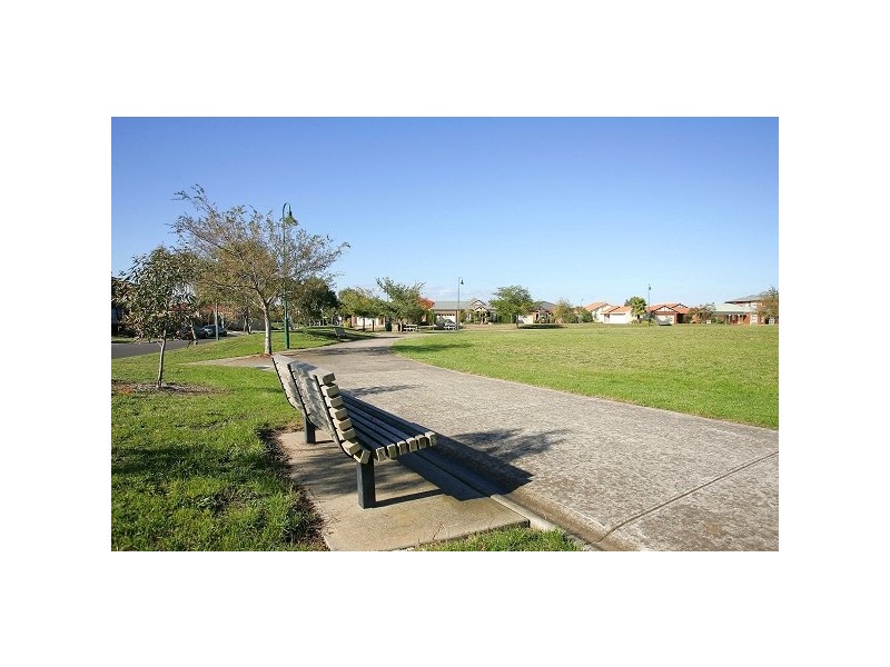 8 Grand Canal Boulevard, Sanctuary Lakes VIC 3030