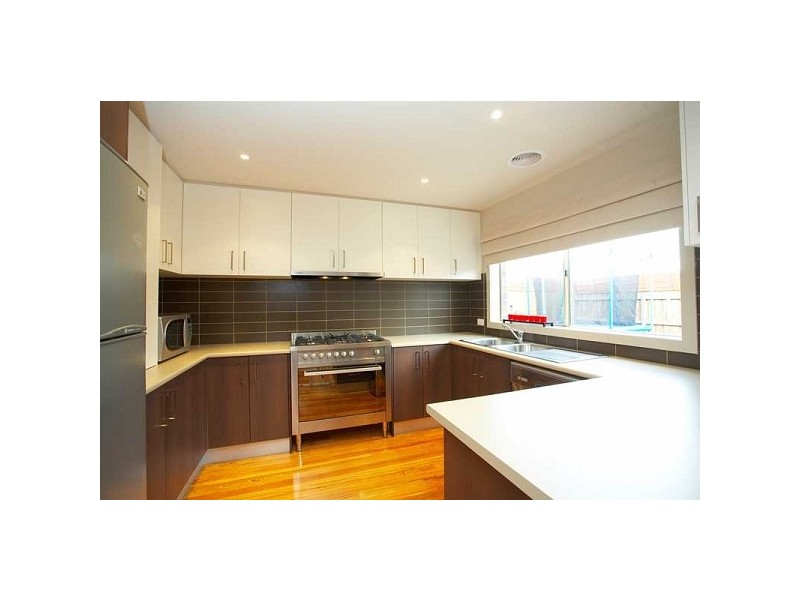 2/1 Vanderbilt Avenue, Truganina VIC 3029