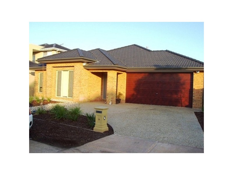 9 Staten Way, Sanctuary Lakes VIC 3030