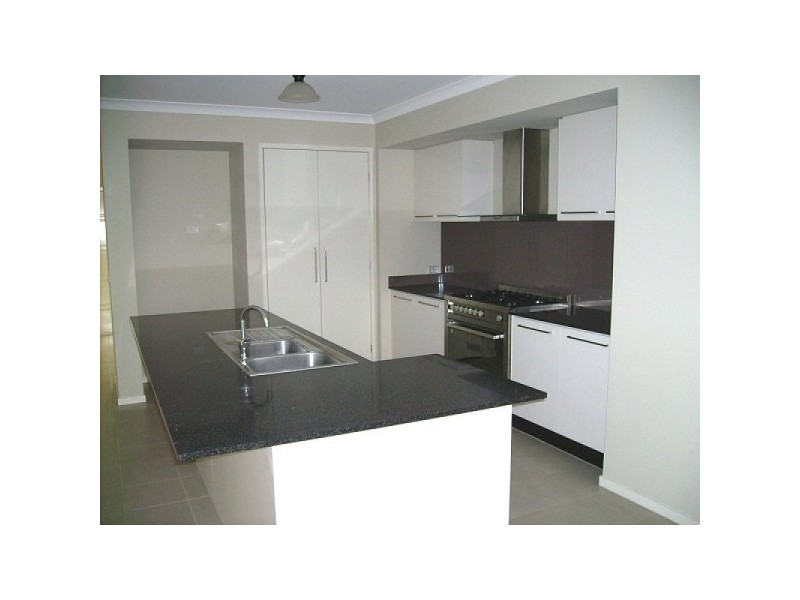 9 Staten Way, Sanctuary Lakes VIC 3030