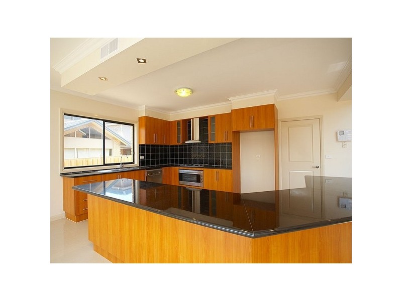 12 Horizon Point, Sanctuary Lakes VIC 3030