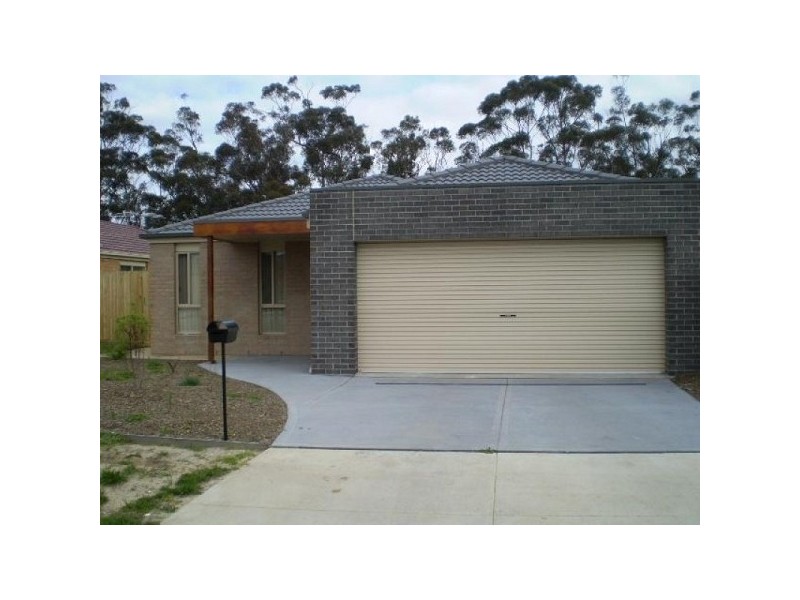63 Wakenshaw Crescent, Pakenham VIC 3810
