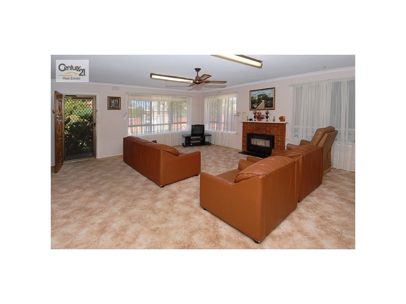 25 Bracken Grove, Altona VIC 3018