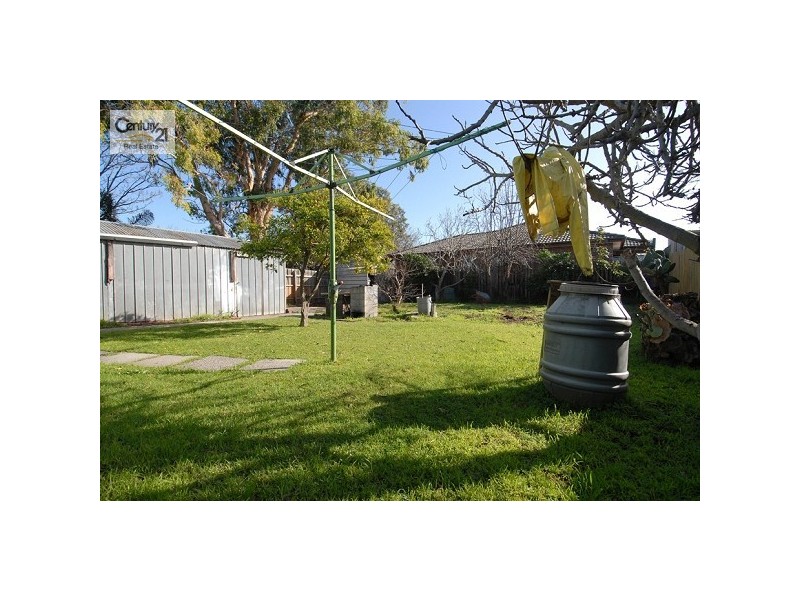 25 Bracken Grove, Altona VIC 3018