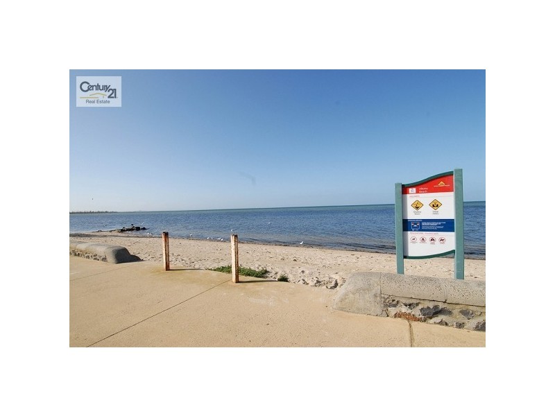 25 Bracken Grove, Altona VIC 3018