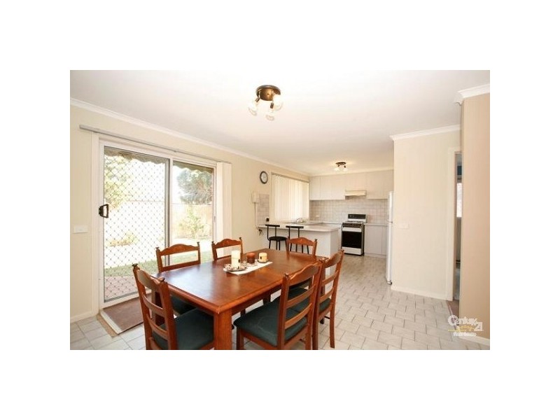 2/12 Tatman Drive, Altona Meadows VIC 3028