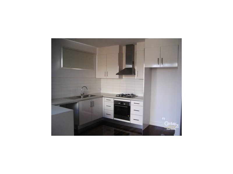 2/28 Thorpe Street, Newport VIC 3015