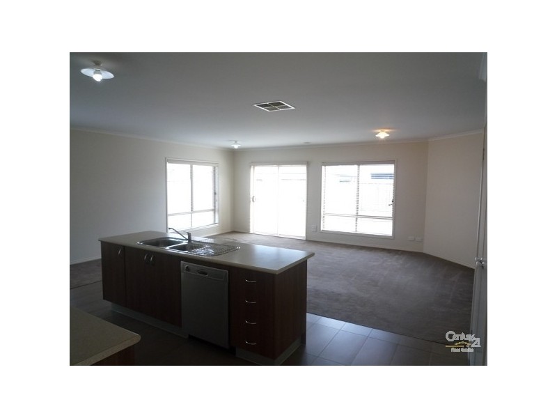 19 Fantail Crescent, Williams Landing VIC 3027