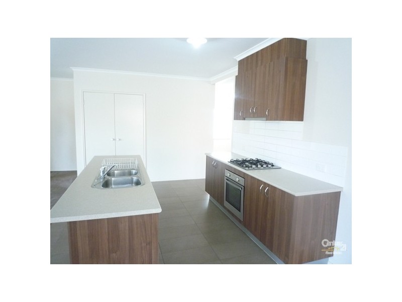 19 Fantail Crescent, Williams Landing VIC 3027