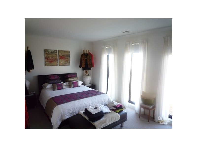 85 Signature Blv, Sanctuary Lakes VIC 3030
