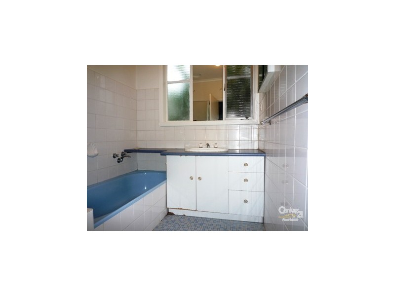 8 Cyclamen Ave, Altona North VIC 3025