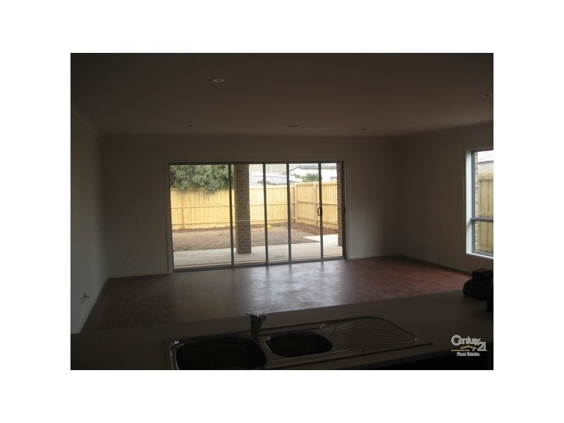 2/25 Corrigan Ave, Brooklyn VIC 3012