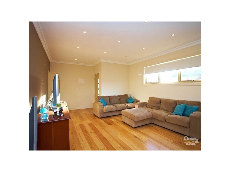 2/27 Hefferenan Street, Laverton VIC 3028