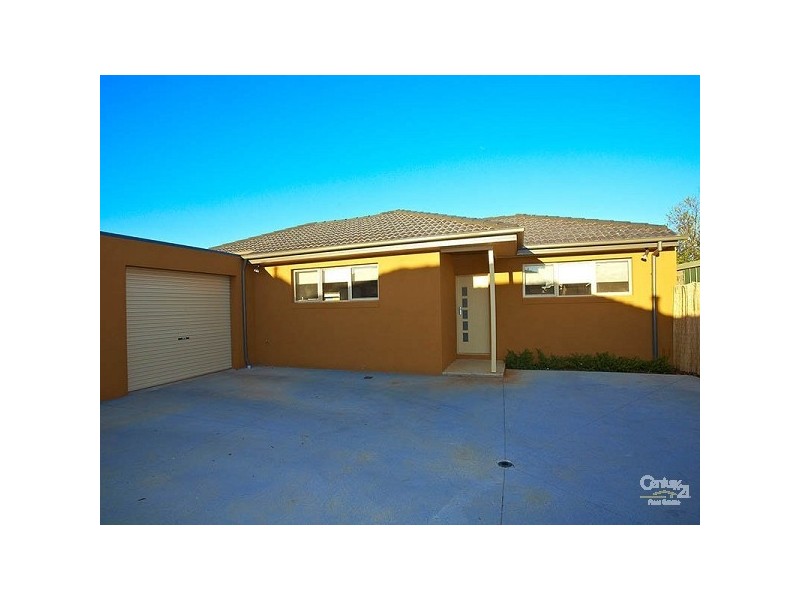 2/27 Hefferenan Street, Laverton VIC 3028