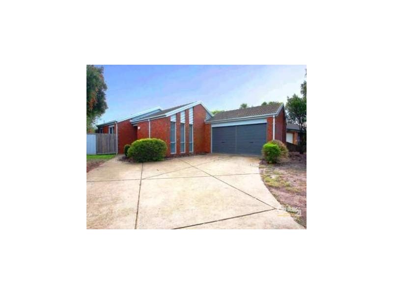 8 Coulton Crt, Werribee VIC 3030