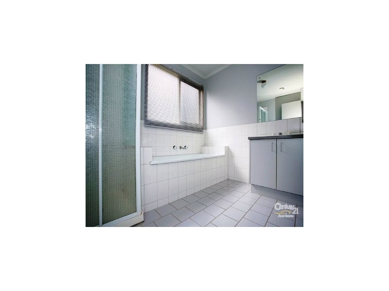8 Coulton Crt, Werribee VIC 3030