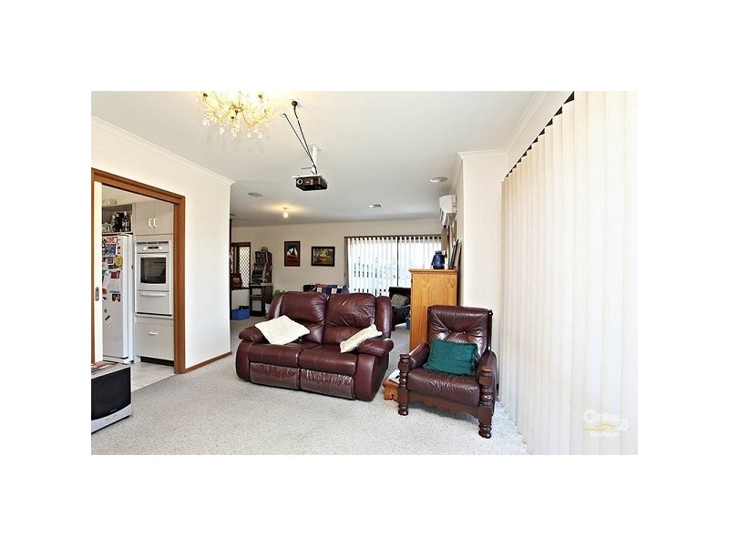 24 Burt Street, Altona VIC 3018