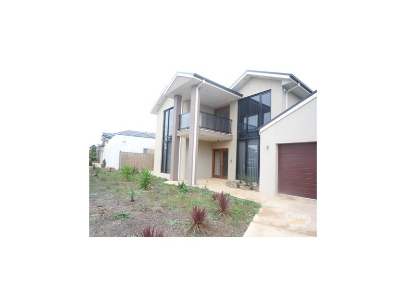 12 Horizon Point, Sanctuary Lakes VIC 3030