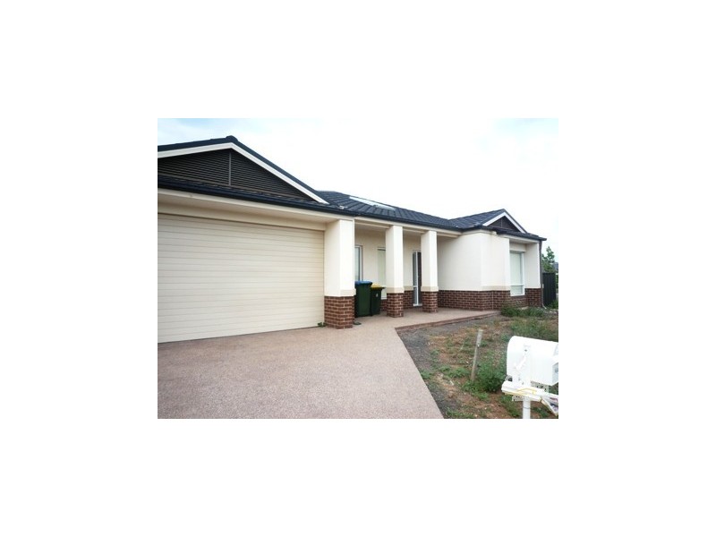 2 Carisbook Circuit, Tarneit VIC 3029