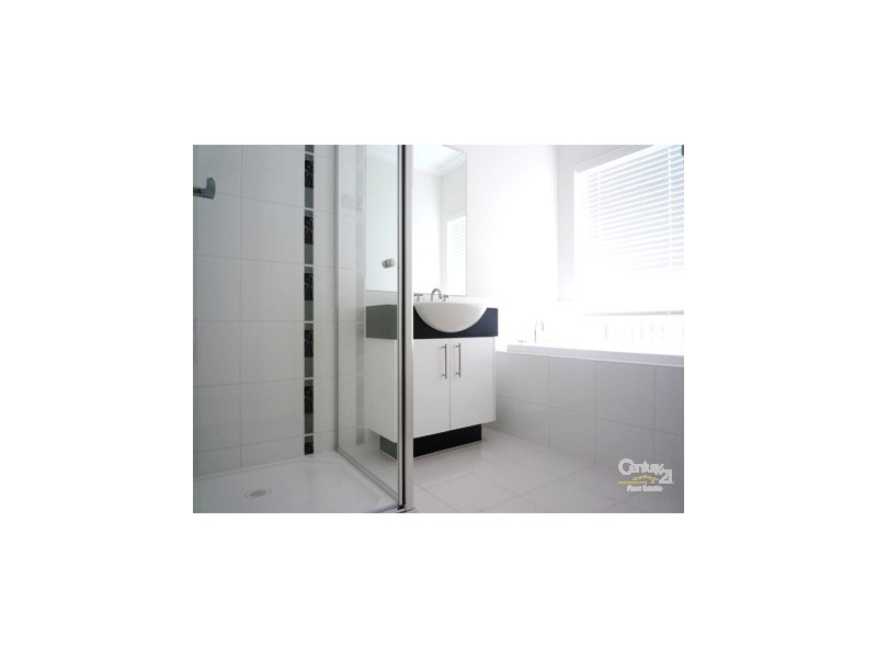 2 Carisbook Circuit, Tarneit VIC 3029