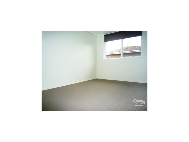 13/10 Heather Avenue, Brooklyn VIC 3012