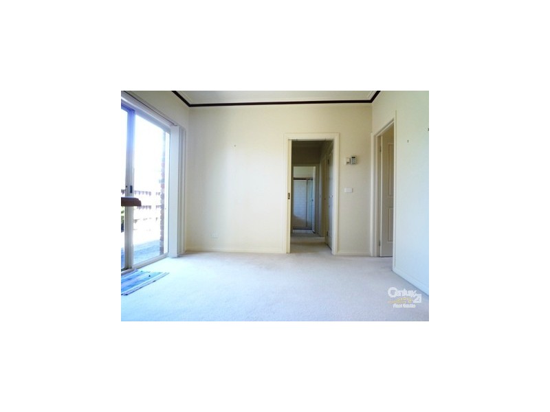 2/18 Rose Street, Altona VIC 3018